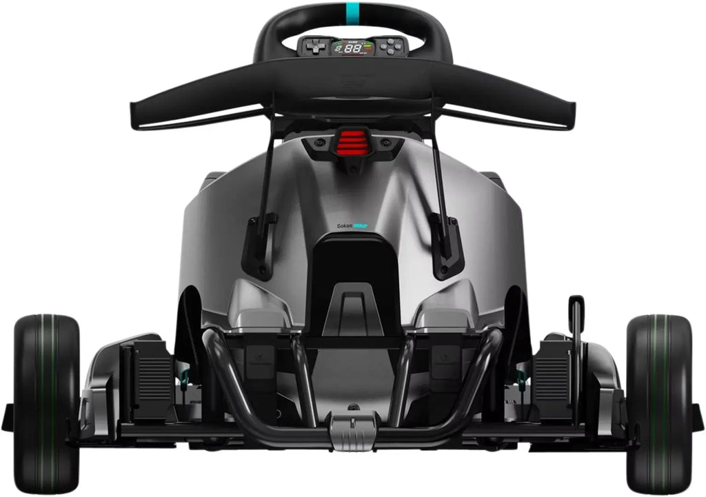 Vue de face du kart électrique Segway Ninebot GoKart PRO 2 avec volant de course et tableau de bord