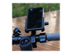 Support de smartphone Ninebot installé sur le guidon d'une trottinette, avec téléphone
