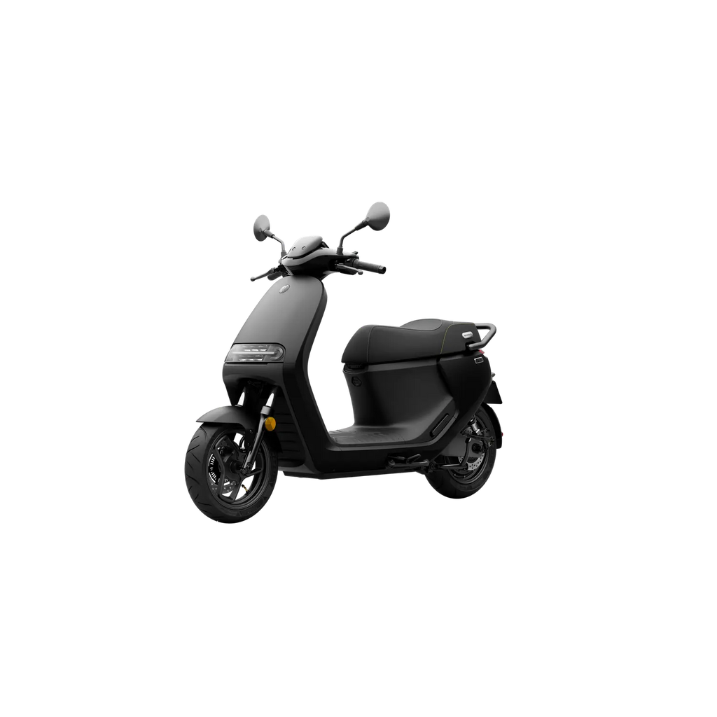Scooter électrique Segway E150 S noir, vue trois-quarts avant avec rétroviseurs