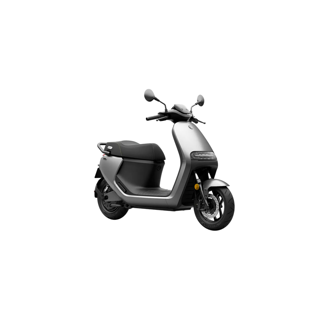 Scooter électrique Segway E150 S argent, vue trois-quarts avant