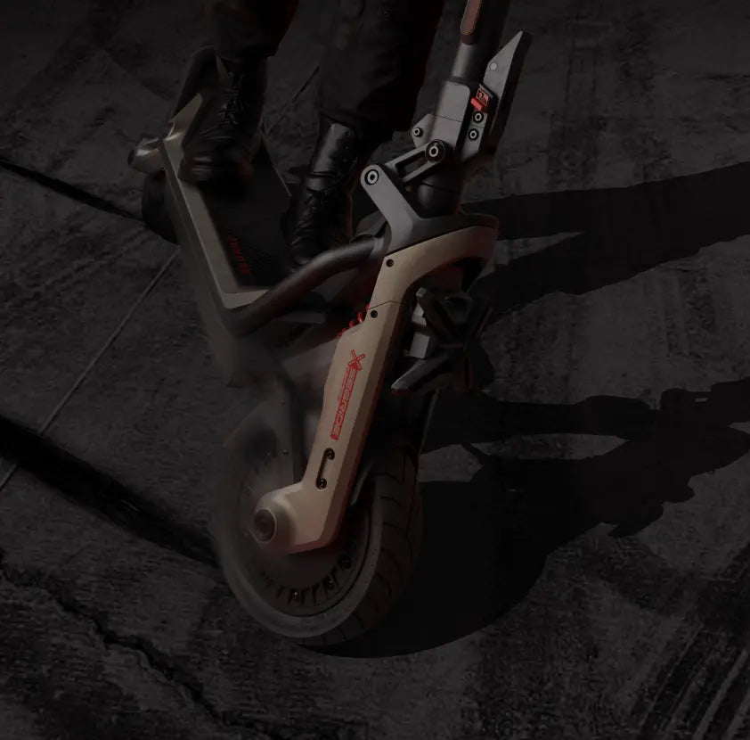 Trottinette tout-terrain Segway GT3 Pro pliée, détail de la roue avant