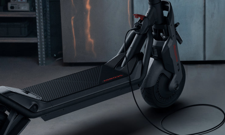 Plateforme antidérapante et système de pliage de la trottinette Segway GT3 Pro
