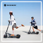 Deux personnes roulant sur des trottinettes électriques Segway Ninebot E3 E