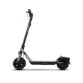 Trottinette électrique Segway Ninebot E3 E avec cadre en magnésium, double suspension et pneus tubeless 10 pouces.