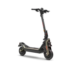 Trottinette électrique Segway GT3 Pro, vue trois-quarts avant sur fond blanc