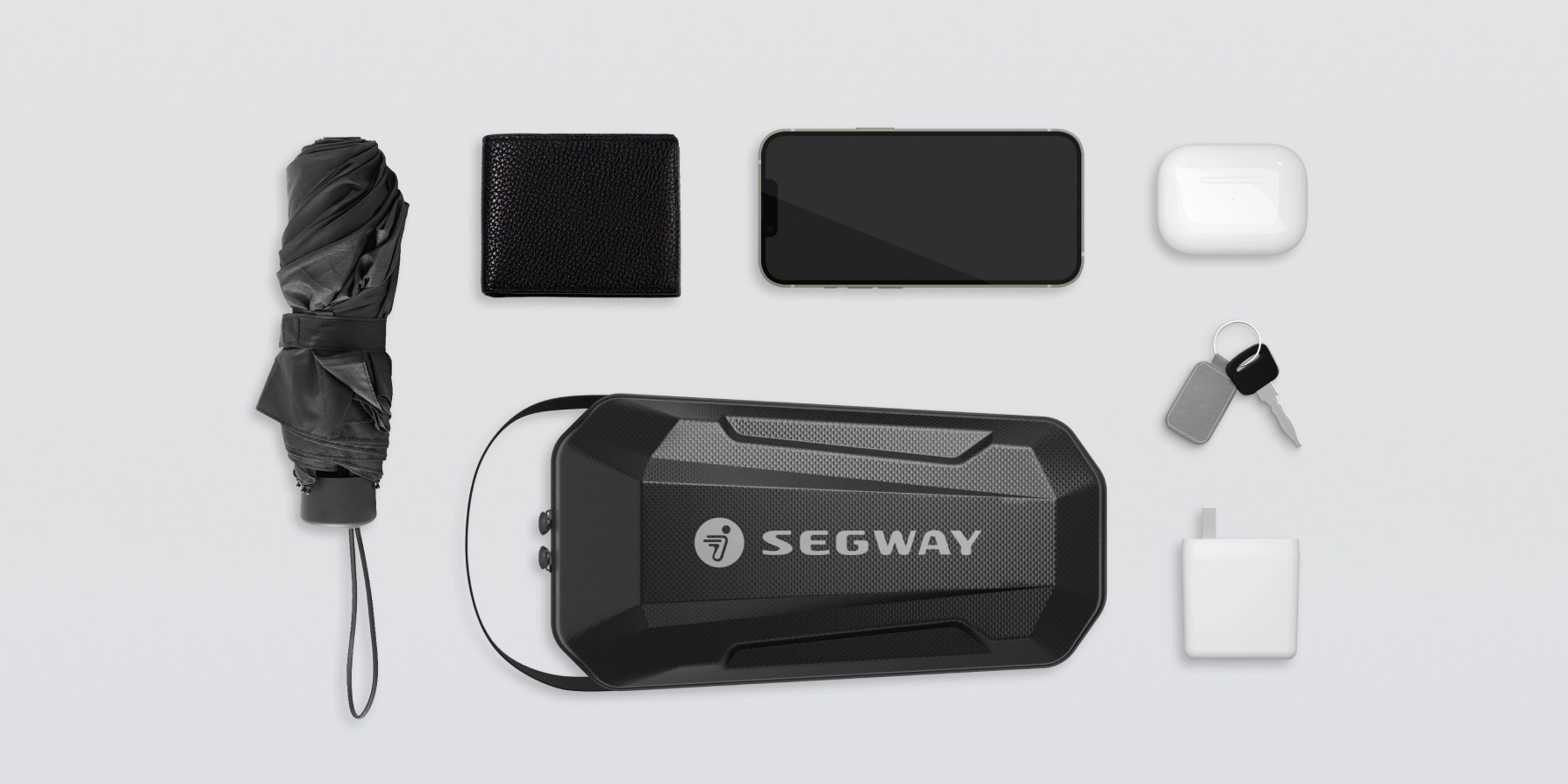 Sacoche avant Segway Ninebot et objets du quotidien illustrant sa capacité de rangement