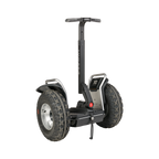 Gyropode tout-terrain Segway X2 SE sur fond blanc avec béquille