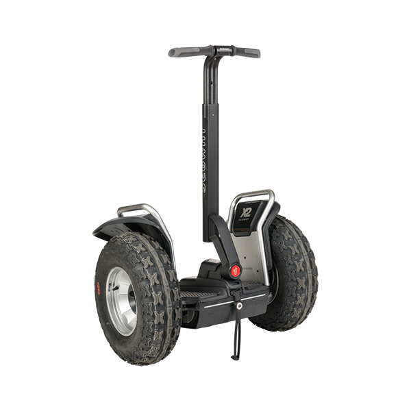 Gyropode tout-terrain Segway X2 SE sur fond blanc avec béquille
